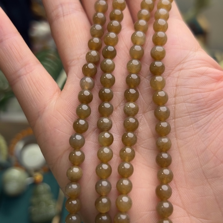 和田玉（糖玉）颈饰未镶嵌且末糖108卡6