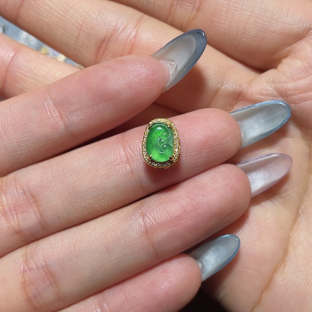 香***点翡翠18K金镶嵌吊坠(不含链)