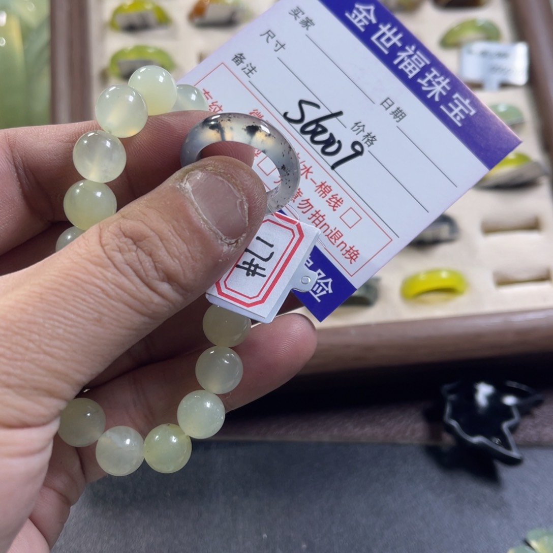 蛇纹石玉颈饰未镶嵌