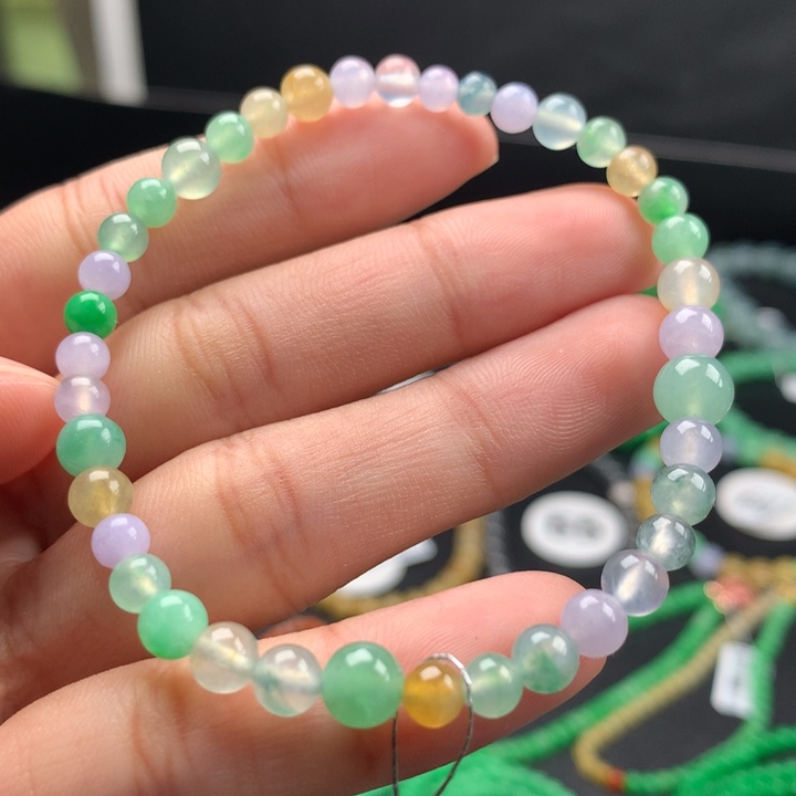 翡翠手镯未镶嵌卡