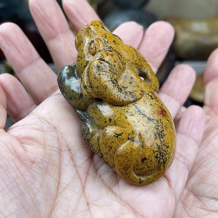 岫岩河磨玉（透闪石质玉）把件未镶嵌好****双