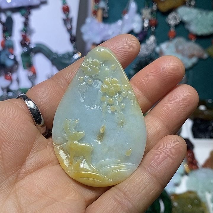 翡翠未镶嵌吊坠(赠链)