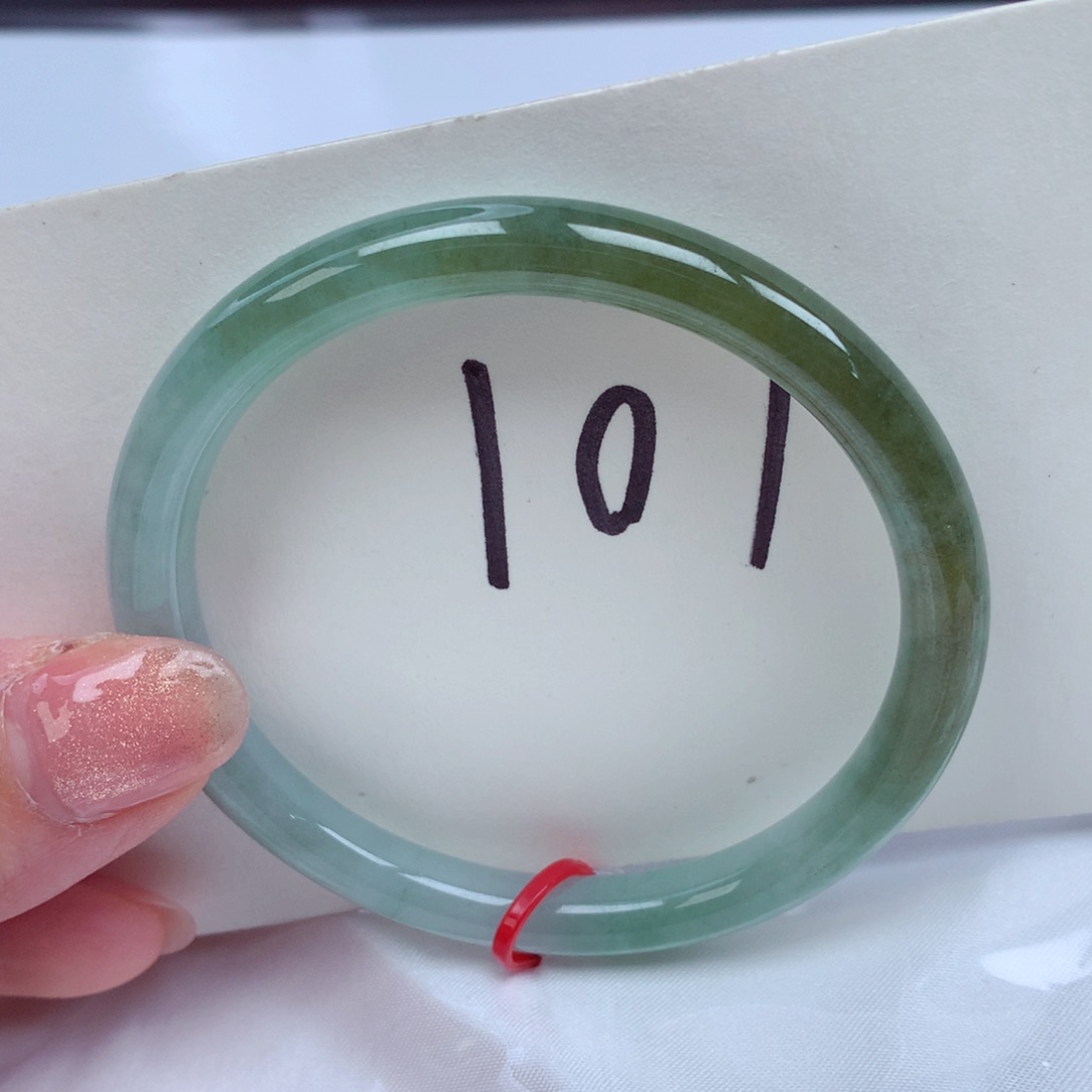 翡翠手镯未镶嵌翡翠