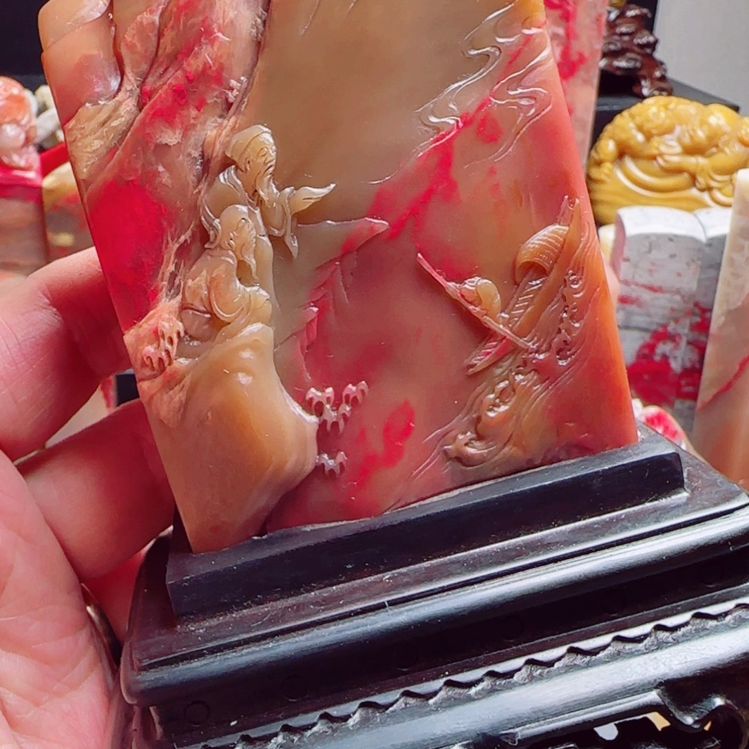 昌化石马**成昌化鸡血石