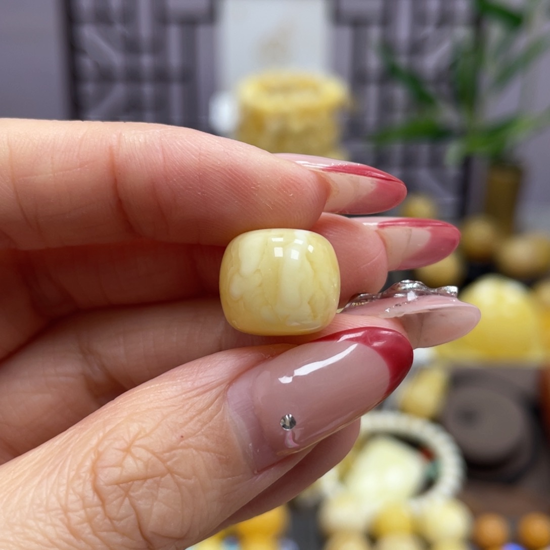 蜜蜡裸石未镶嵌围*13.2*11.5mm