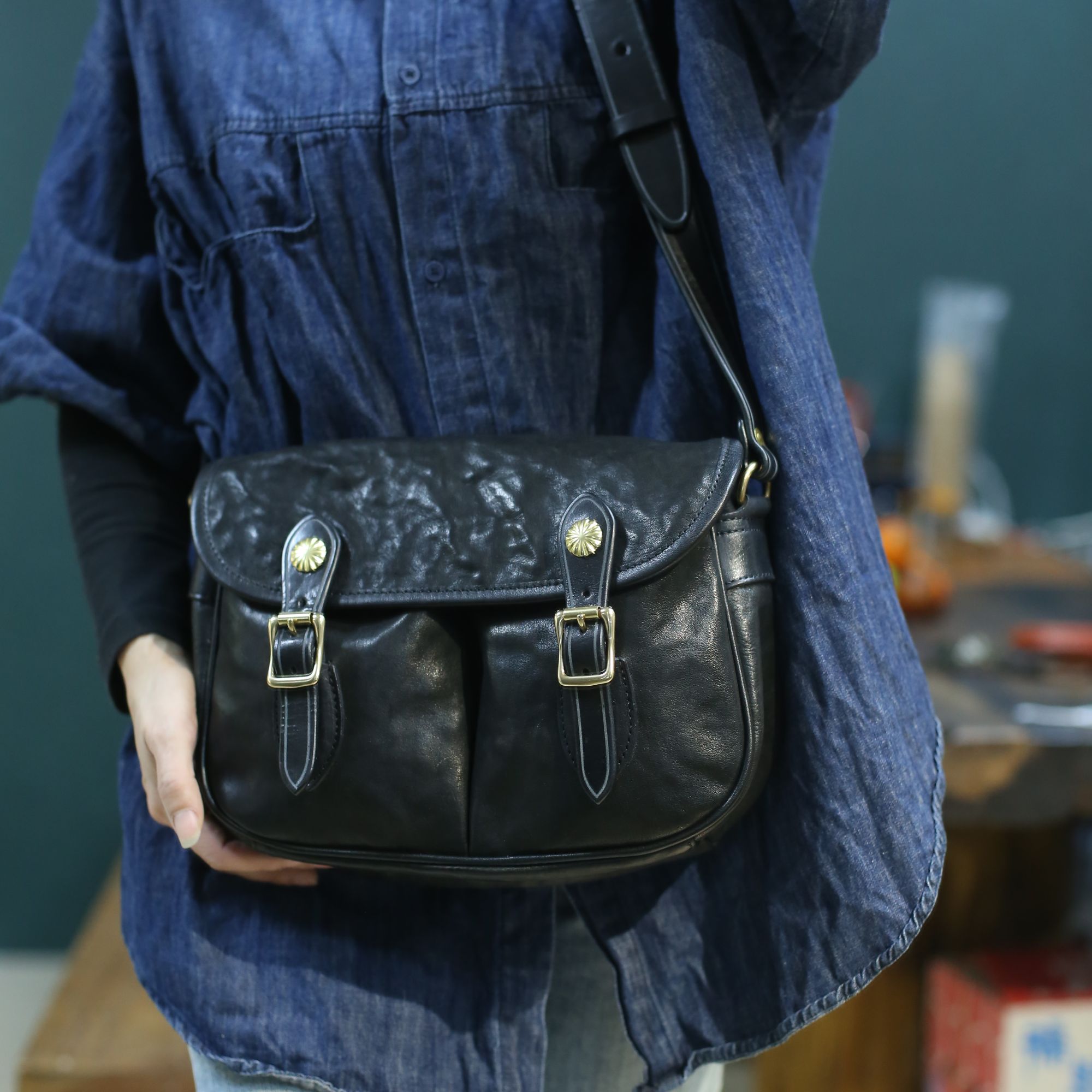 重工复古小众意大利进口马皮黑色牛皮黄铜五金单肩斜挎黑色剑桥包