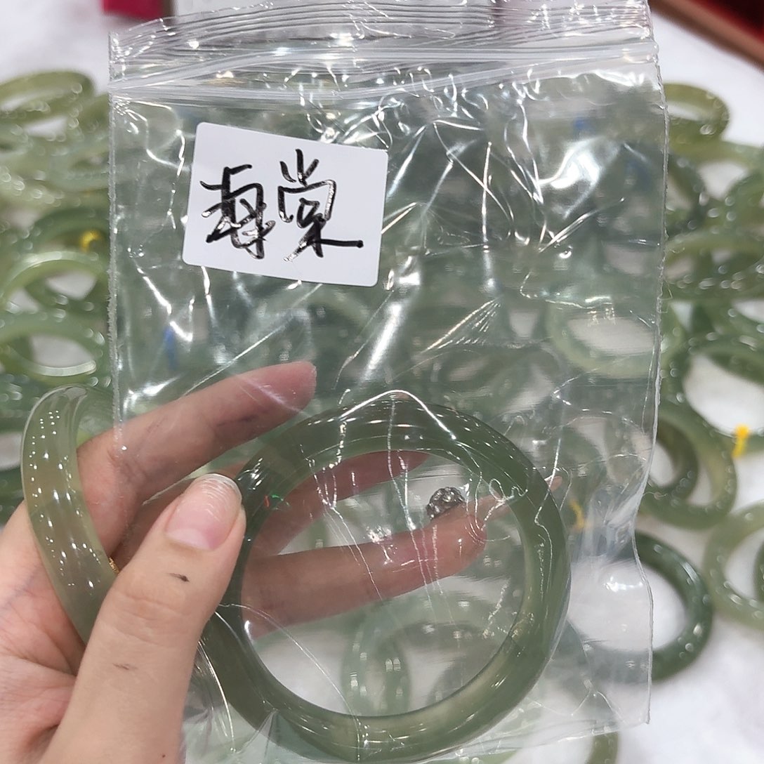 海***棠蛇纹石玉未镶嵌手镯