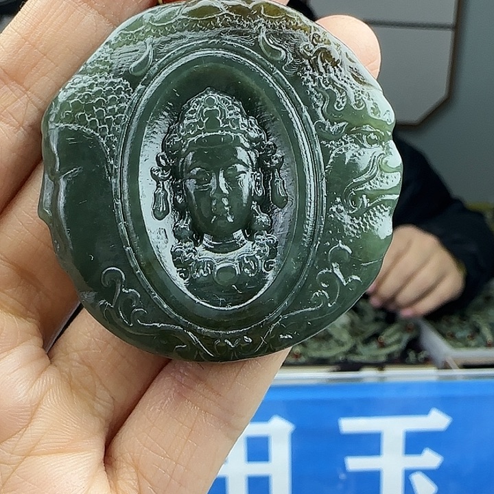 和田玉未镶嵌颈饰