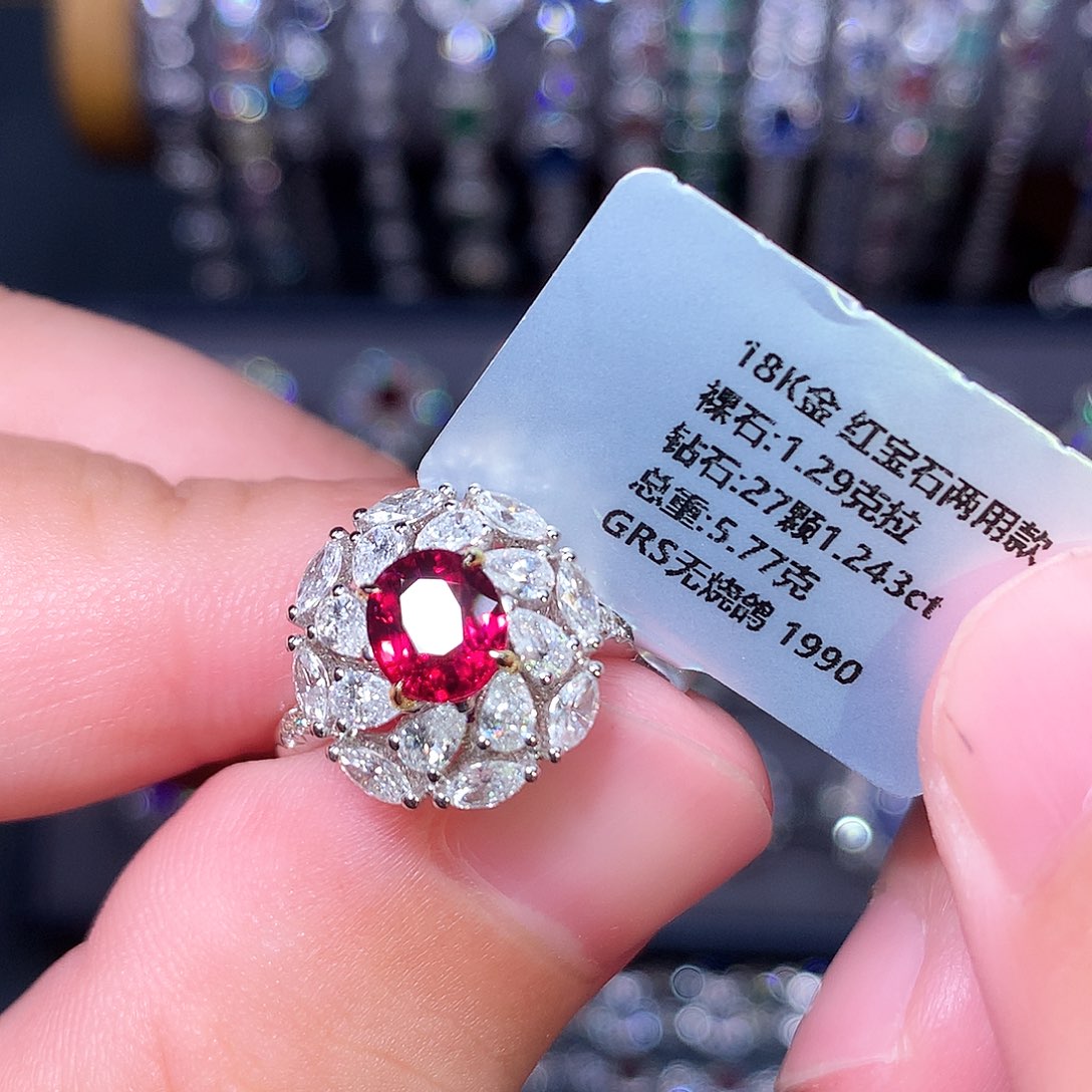 18K金镶嵌戒指红宝石