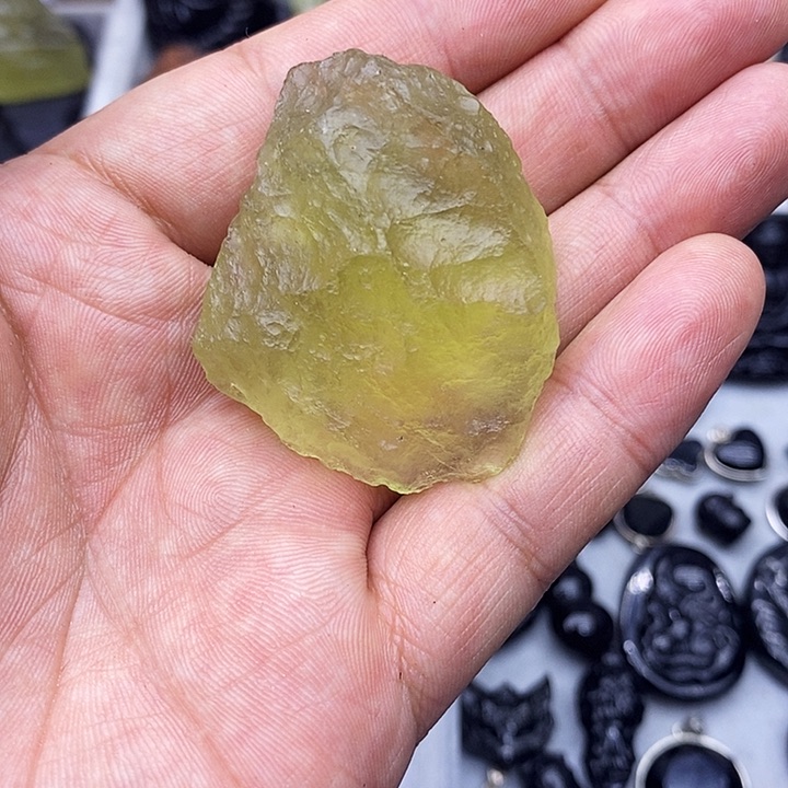 玻璃非金属利比亚原石