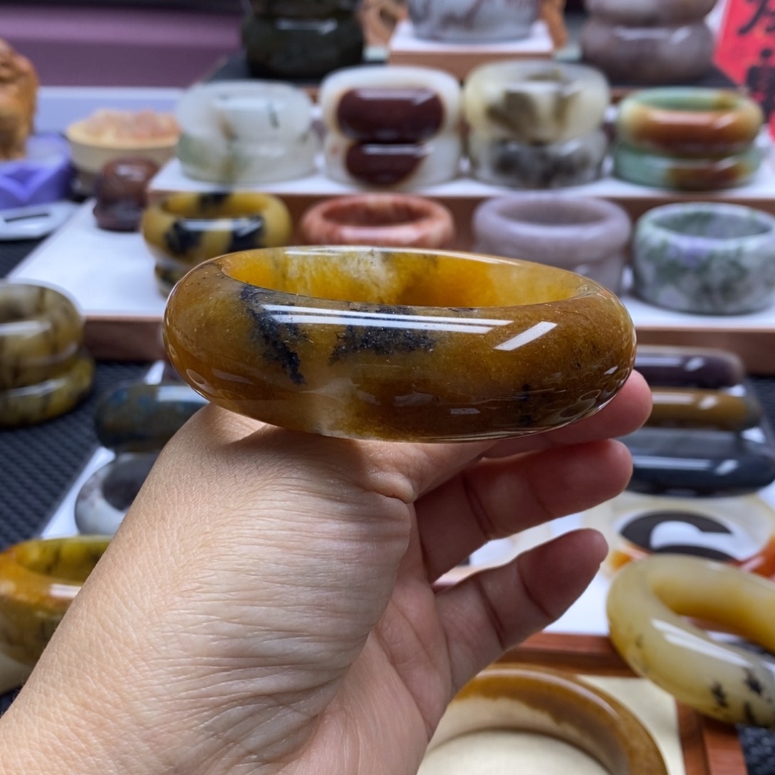 石英质玉手镯未镶嵌佛