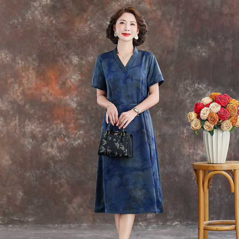 齐黛新中式香云纱减龄连衣裙2025V领中长款真丝a字裙子