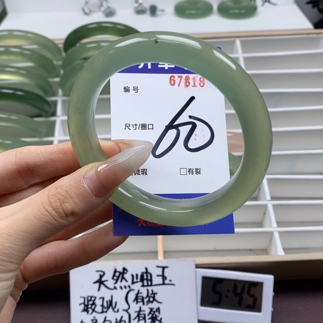 蛇纹石玉手镯未镶嵌