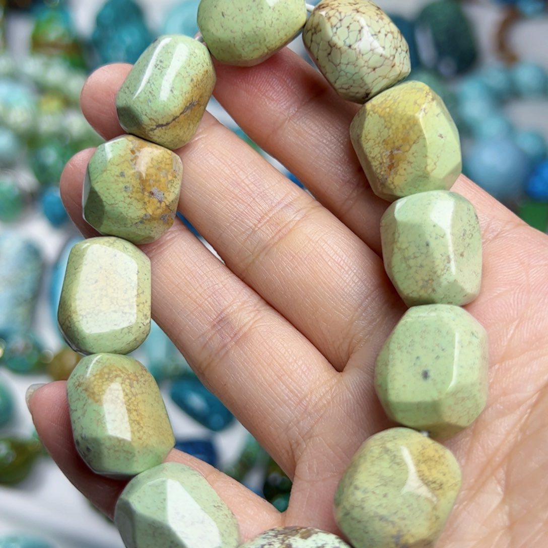 未镶嵌绿松石珠宝奇石