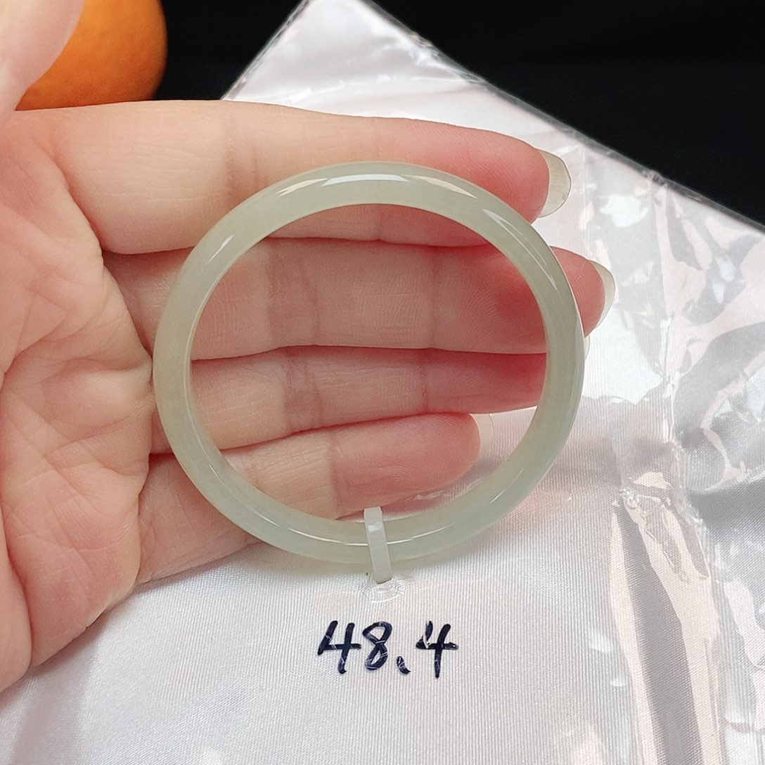 翡翠手镯未镶嵌正圈