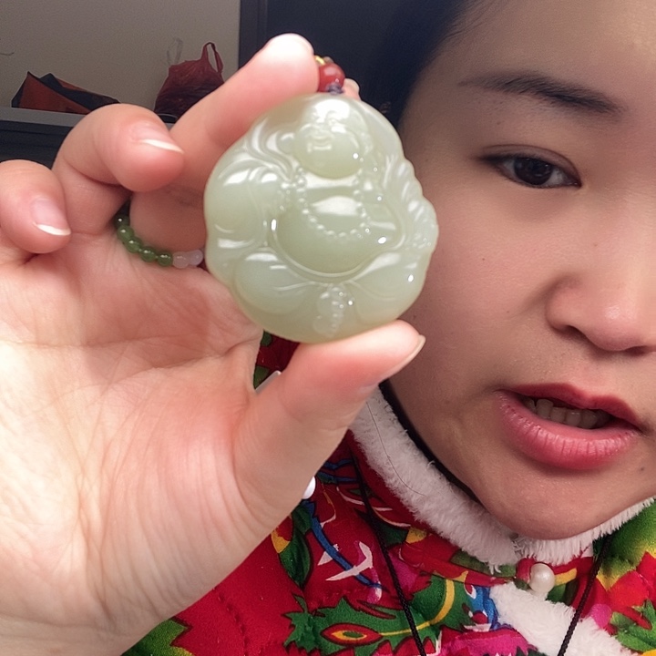 和田玉未镶嵌颈饰佛