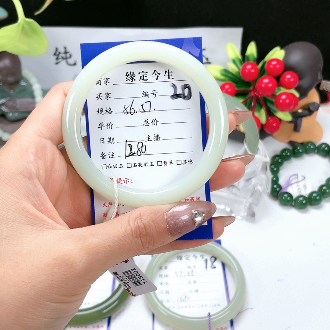 和田玉手镯未镶嵌