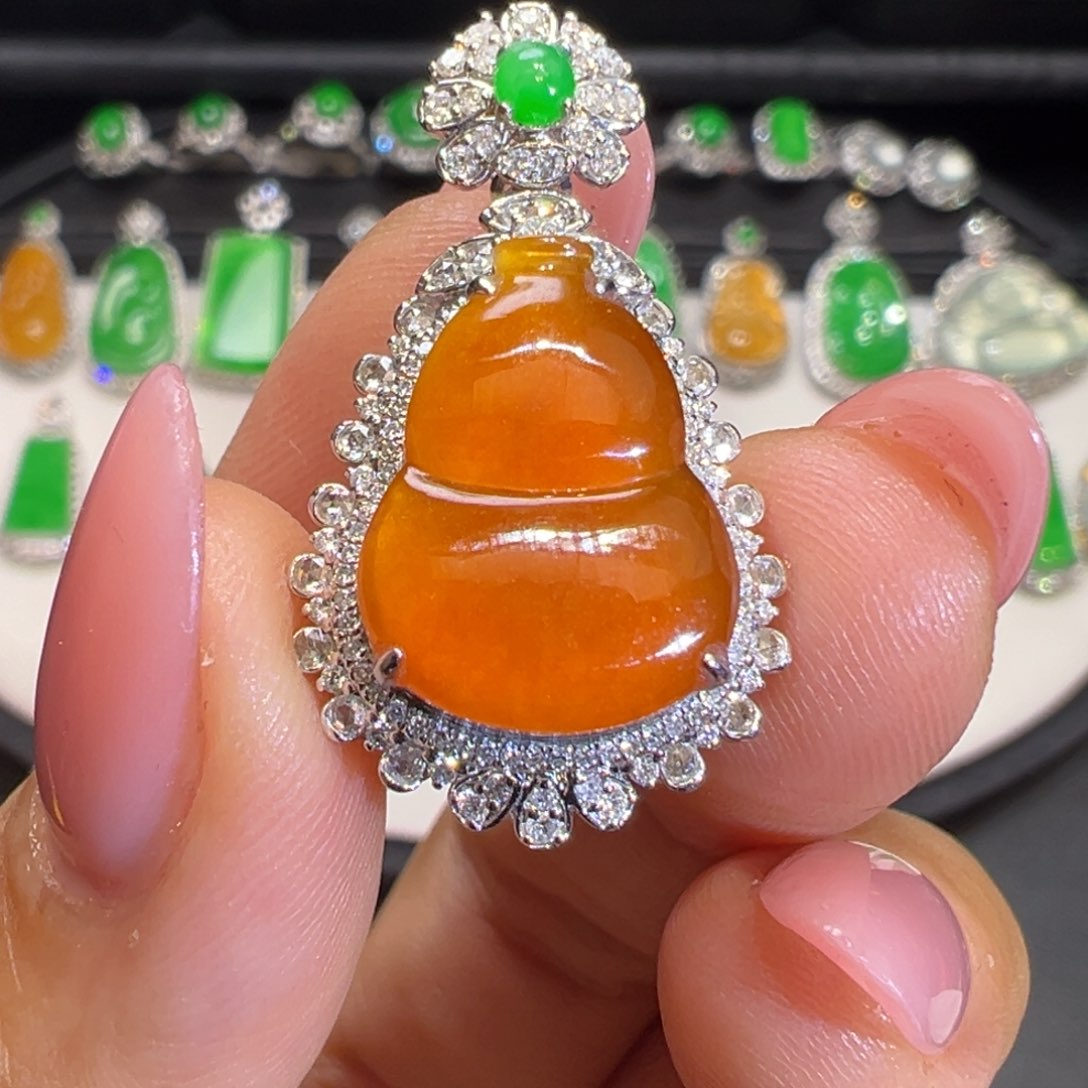 翡翠18K金镶嵌颈饰收到货48小时鉴赏期