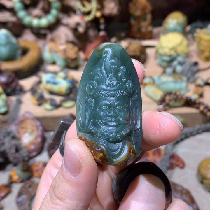 未镶嵌岫岩河磨玉（透闪石质玉）把件杰*