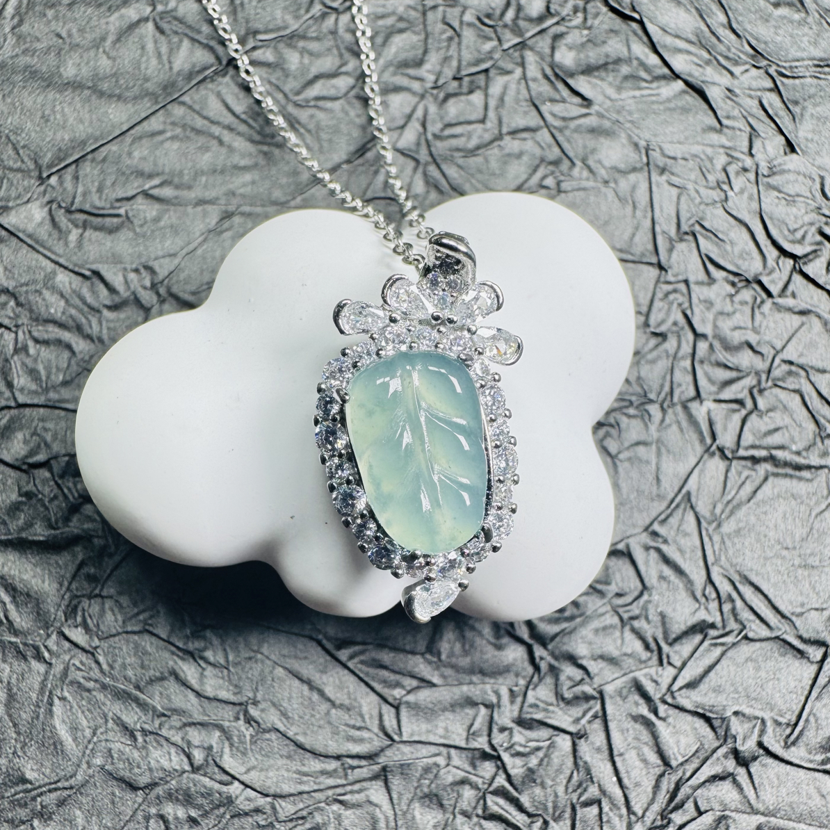 天然翡翠A货 正冰蓝轻奢设计款小叶子吊坠（多样性发其一含链）