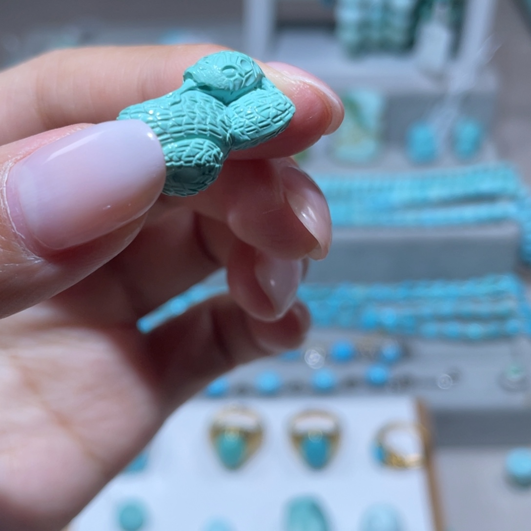 绿松石未镶嵌雕刻小蛇