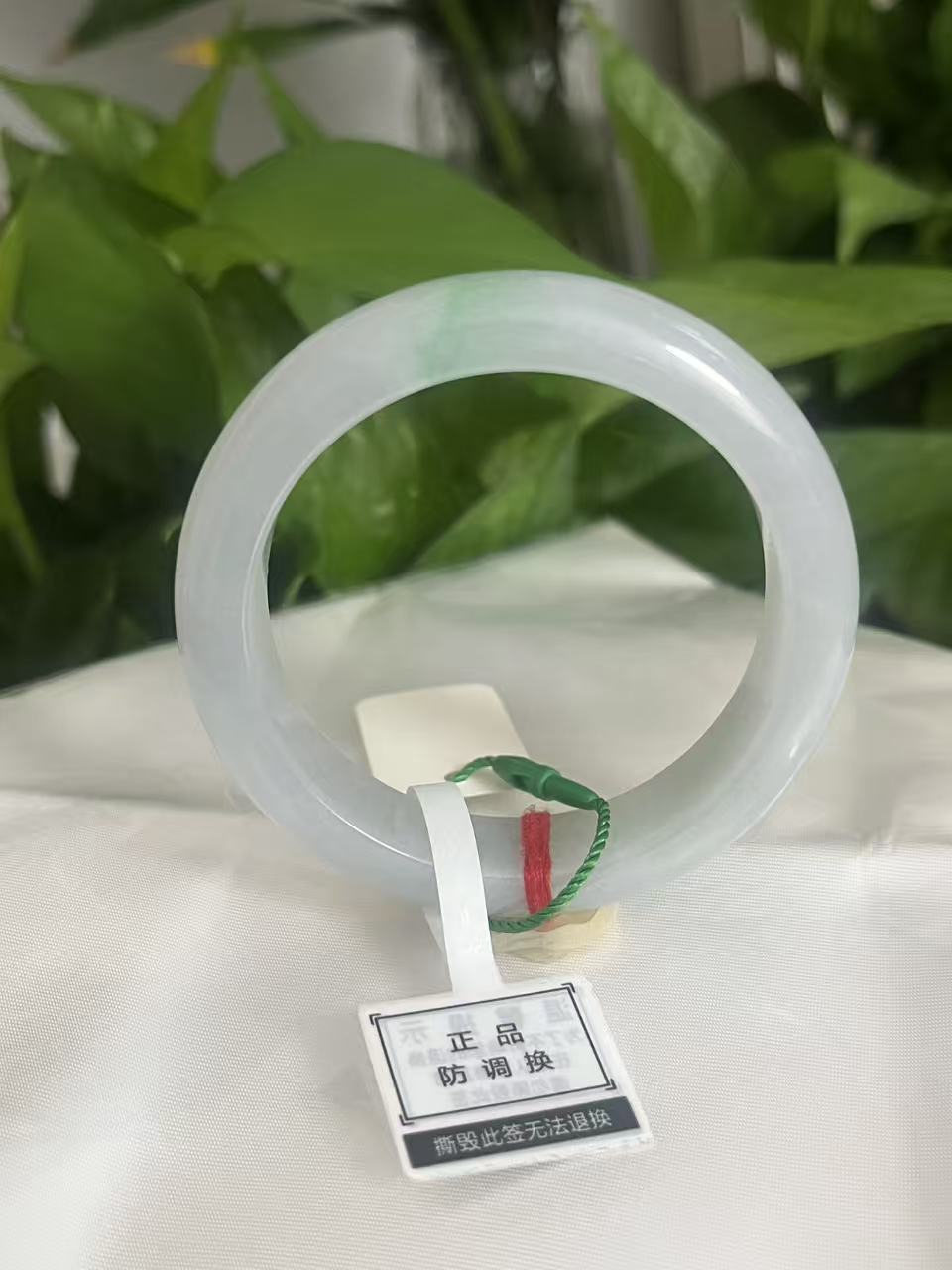 缅甸A货翡翠手镯53 5455圈口白底青细糯化