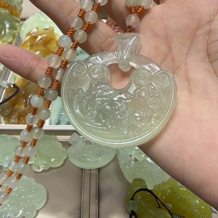 蛇纹石玉吊坠未镶嵌