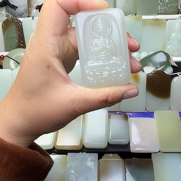 颈饰未镶嵌和田玉小**?