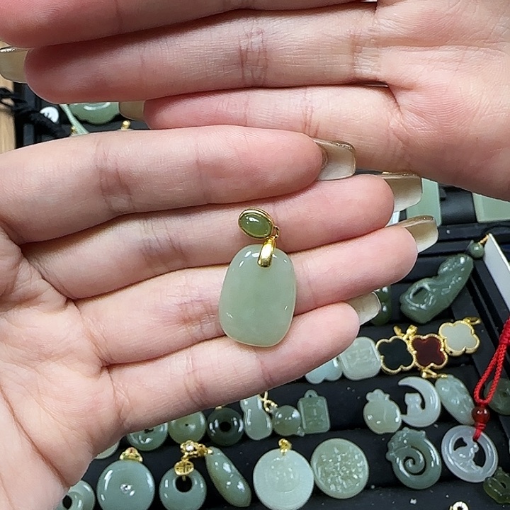 和田玉颈饰银S925镶嵌加链子加皮绳