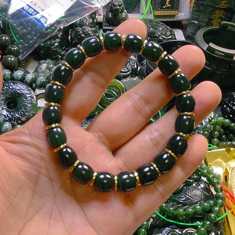 蛇纹石玉颈饰未镶嵌米*格