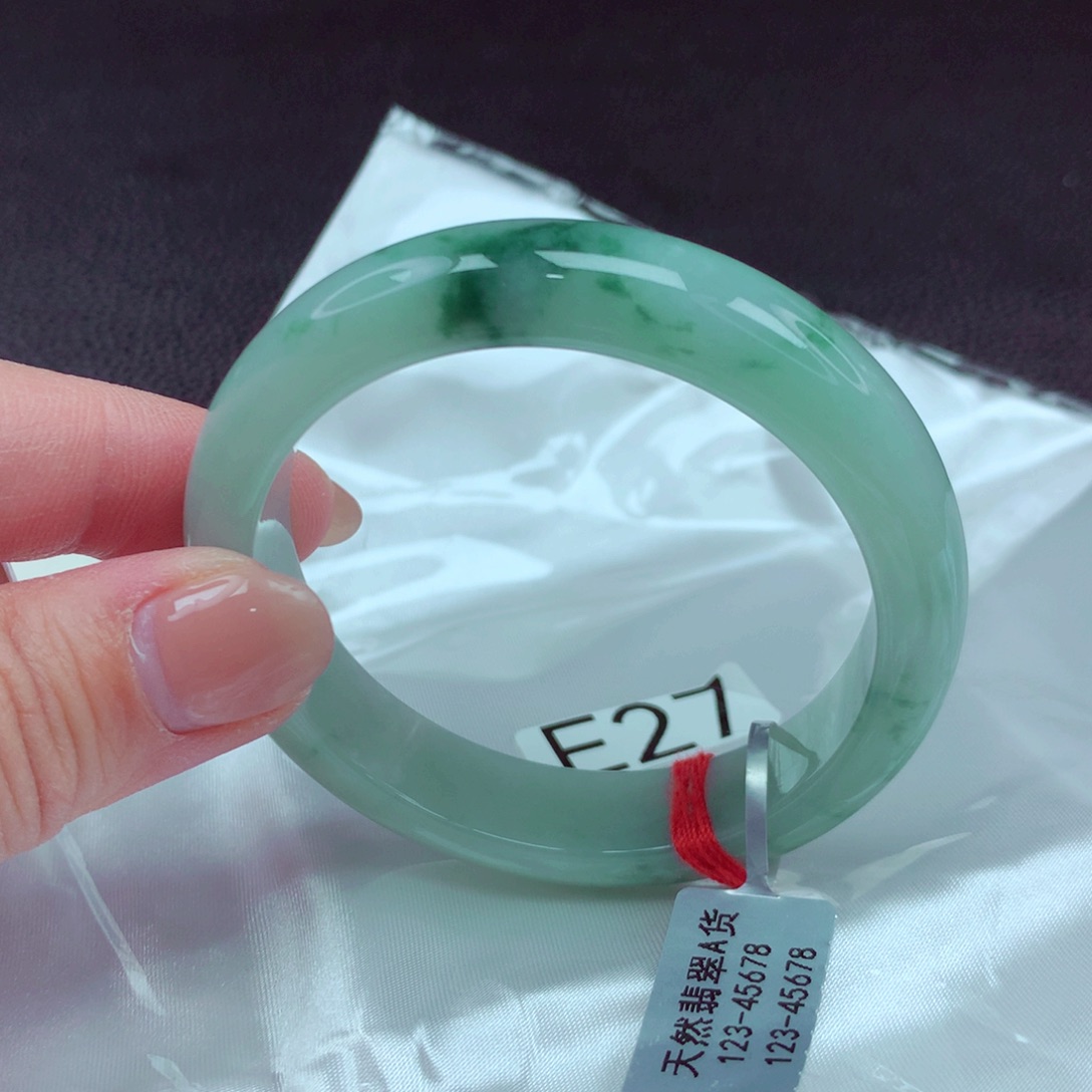 翡翠手镯未镶嵌手镯88