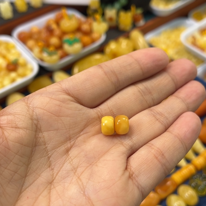 琥珀未镶嵌裸石卡8大加老蜡一对