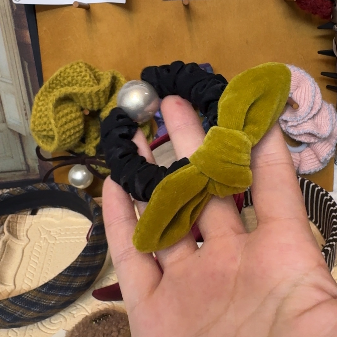 布艺铁合金黄绿兔耳朵
