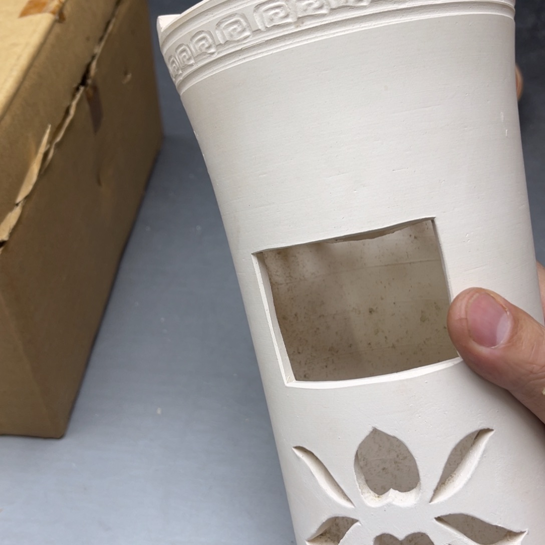 瓷片花****空密密麻麻地排列着一个小