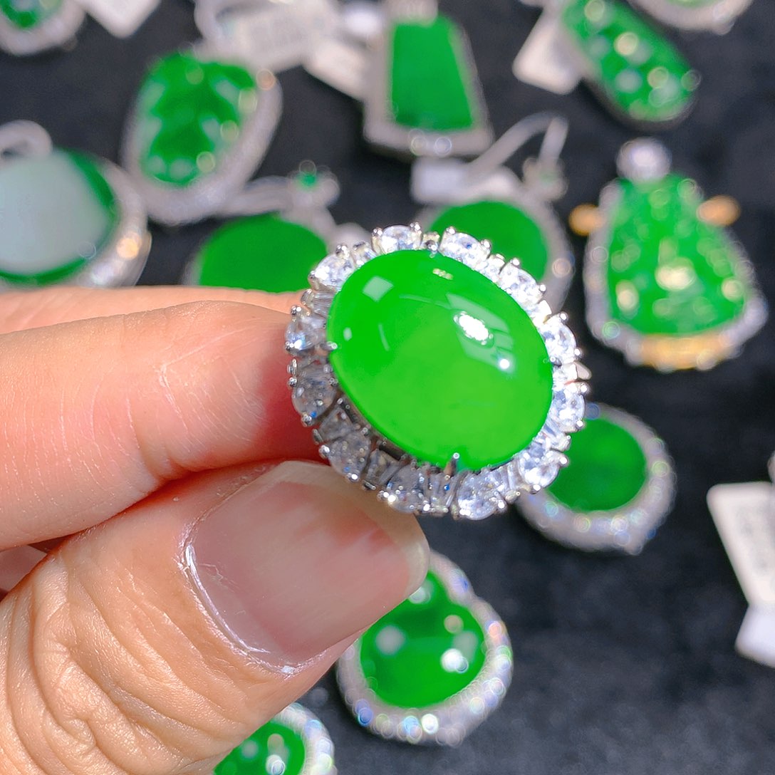 翡翠颈饰银S925镶嵌戒指