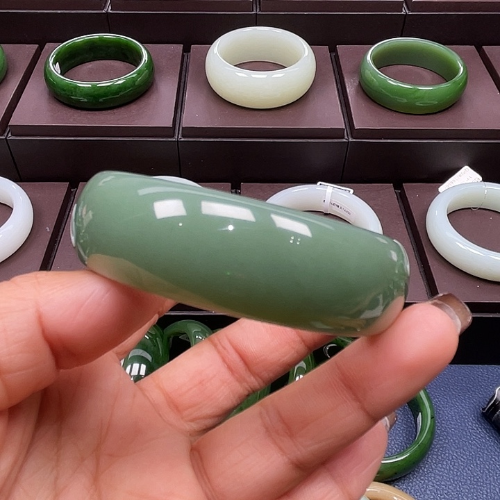 和田玉未镶嵌手镯5758