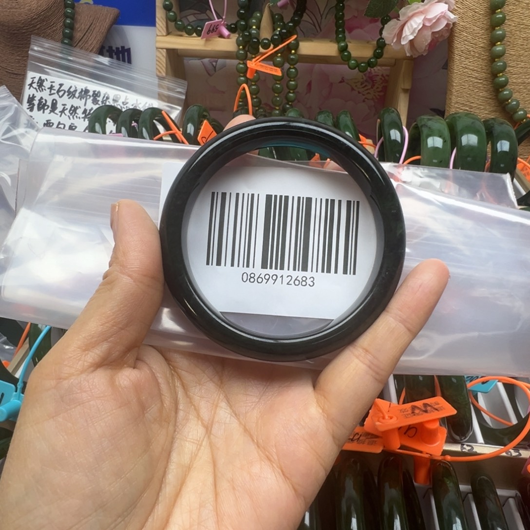 陈***.和田玉未镶嵌手镯