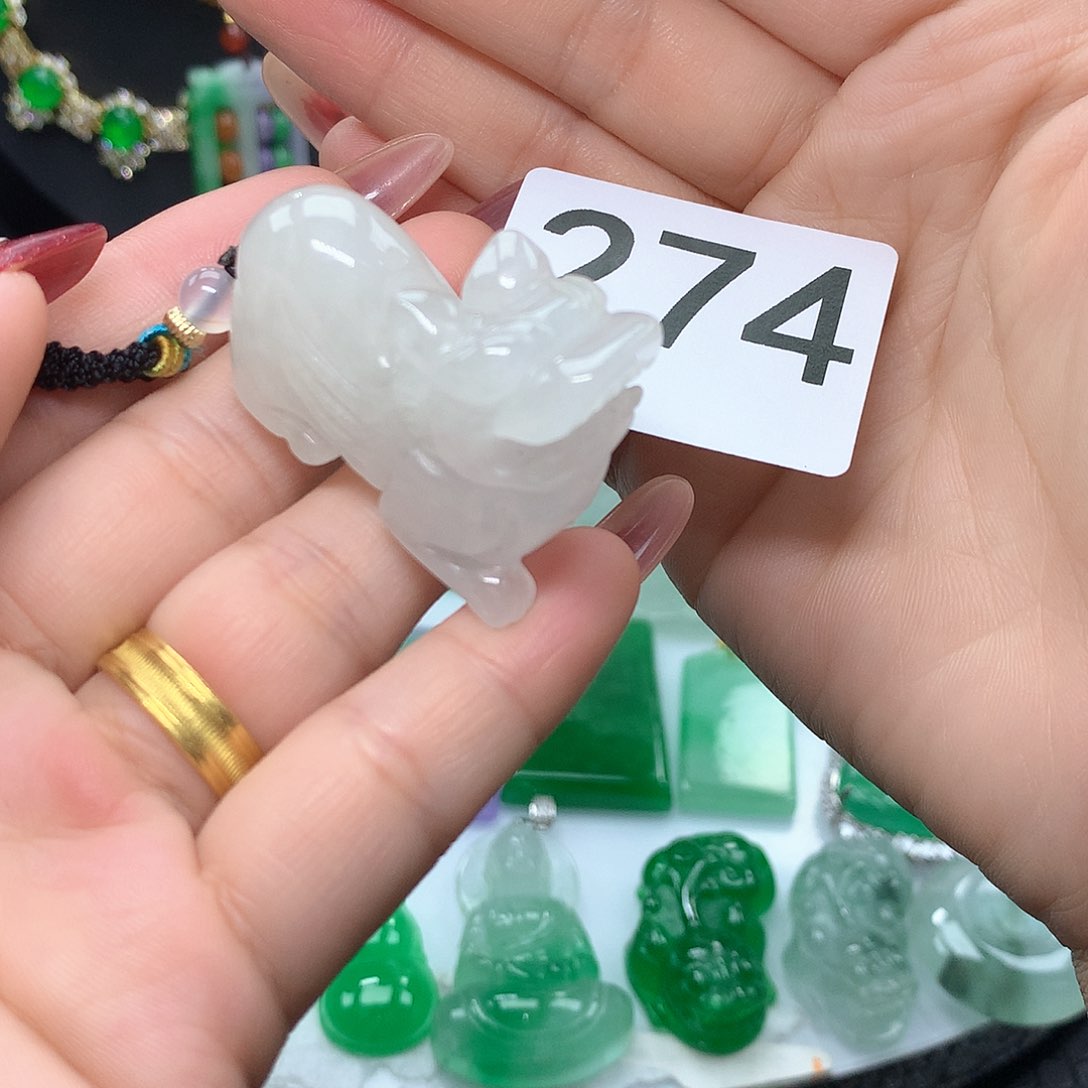 翡翠吊坠(赠链)未镶嵌