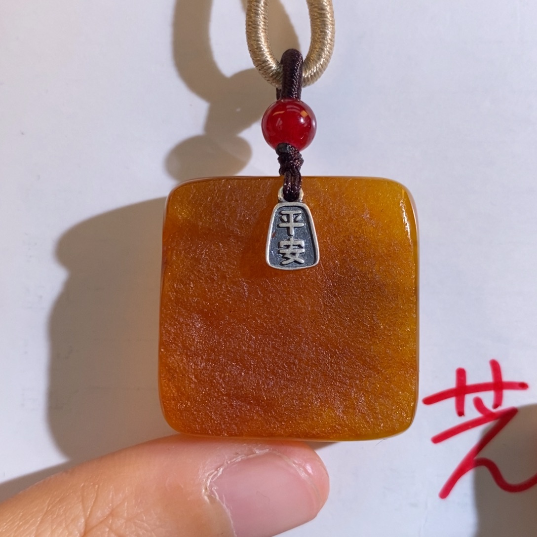 定制琥珀未镶嵌琥珀。