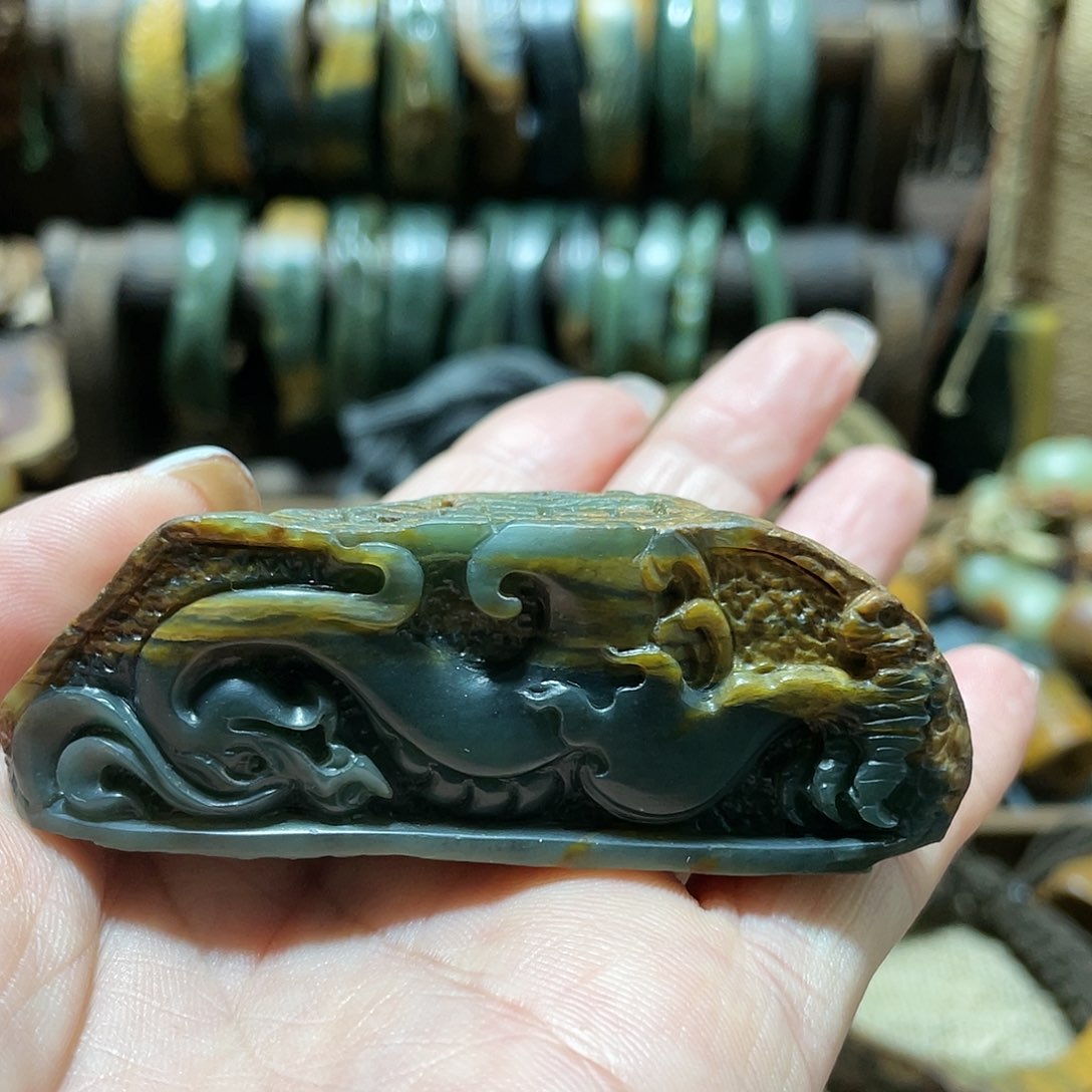 岫岩河磨玉（透闪石质玉）把件未镶嵌潮*