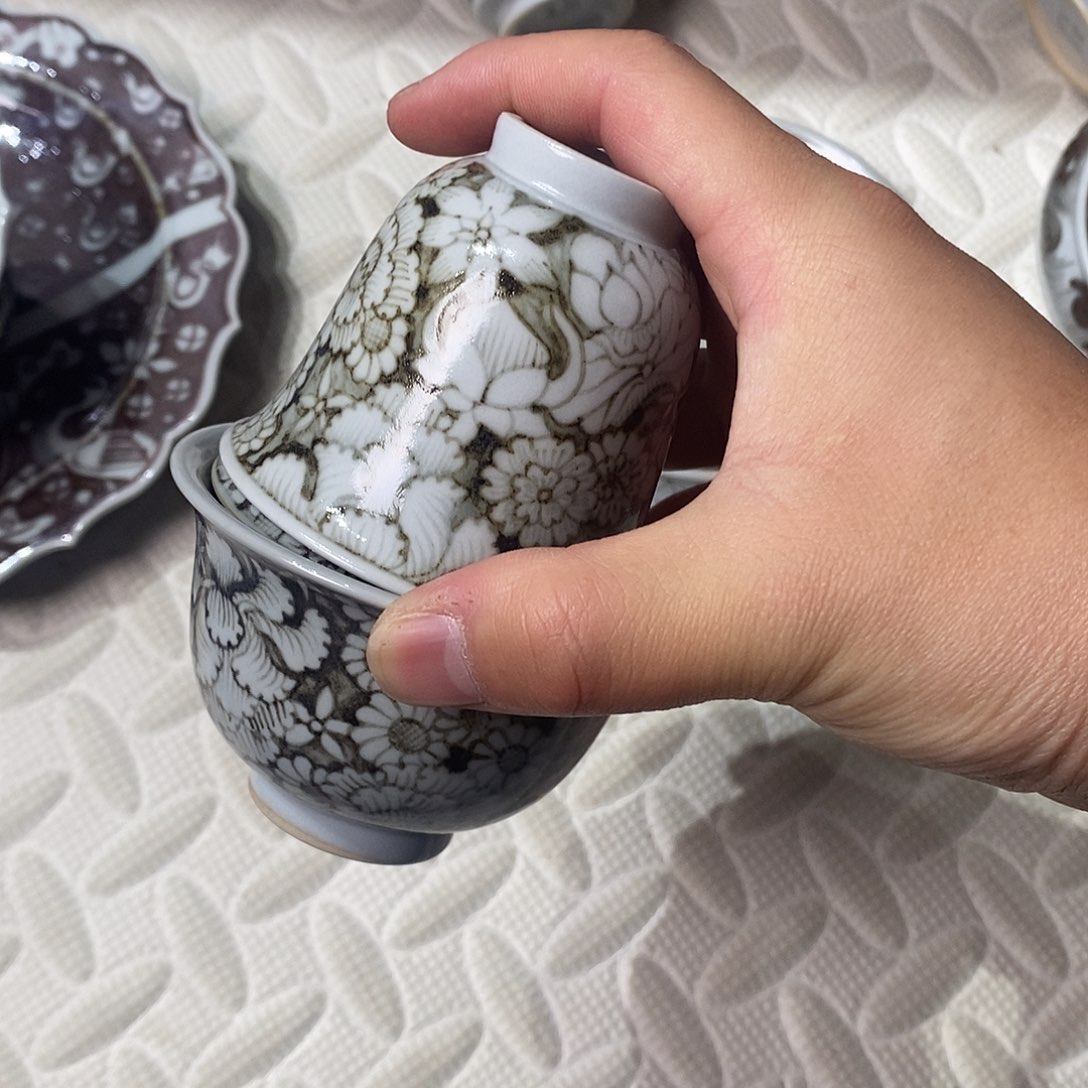 ?****粤微瑕釉里金万花盖碗加杯