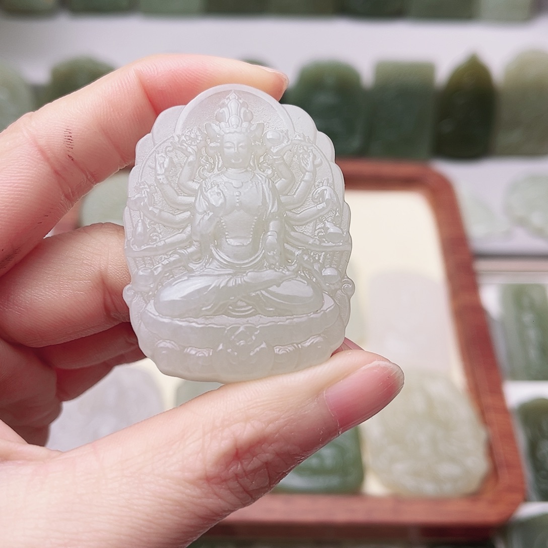 知***灵和田玉未镶嵌颈饰