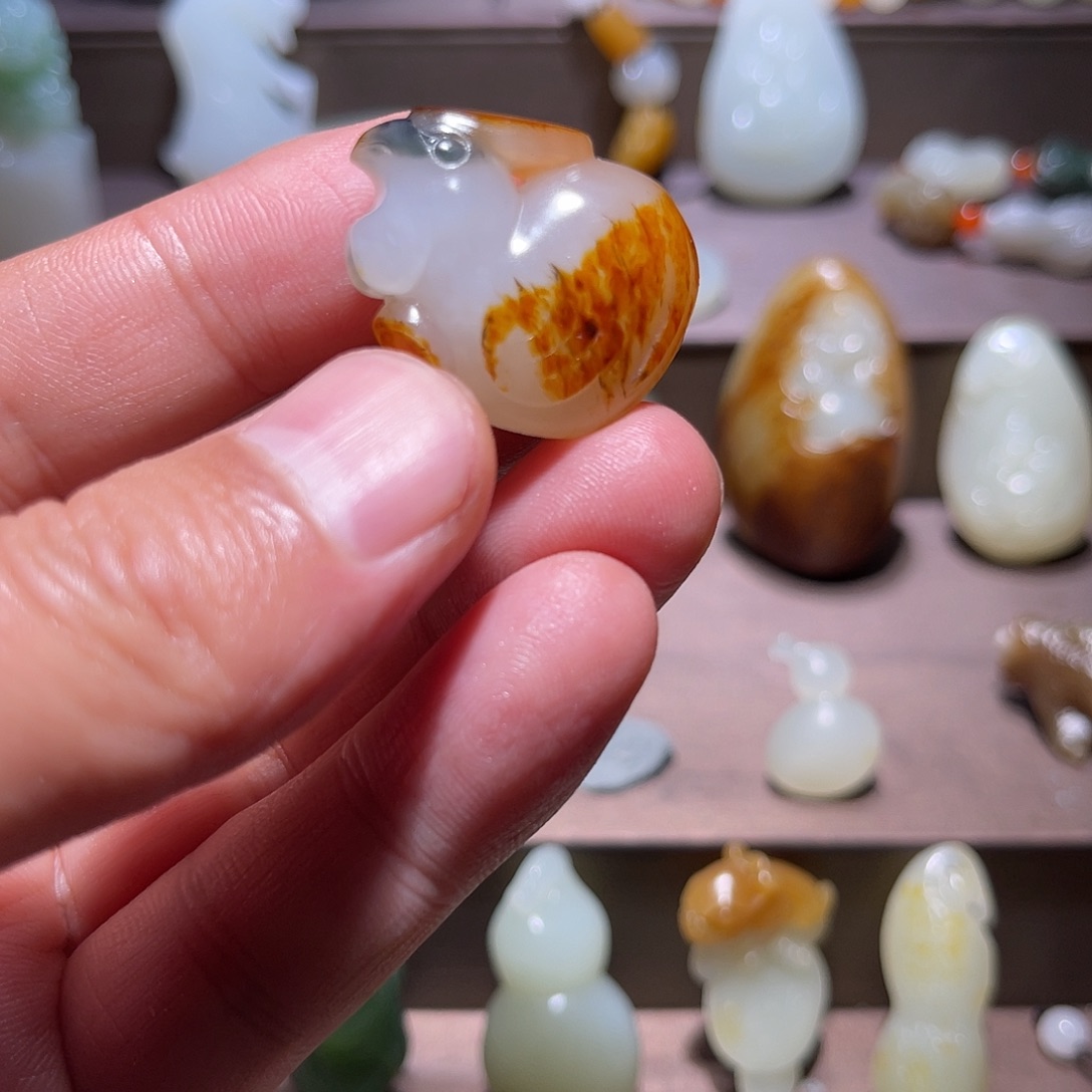 三***生和田玉未镶嵌颈饰