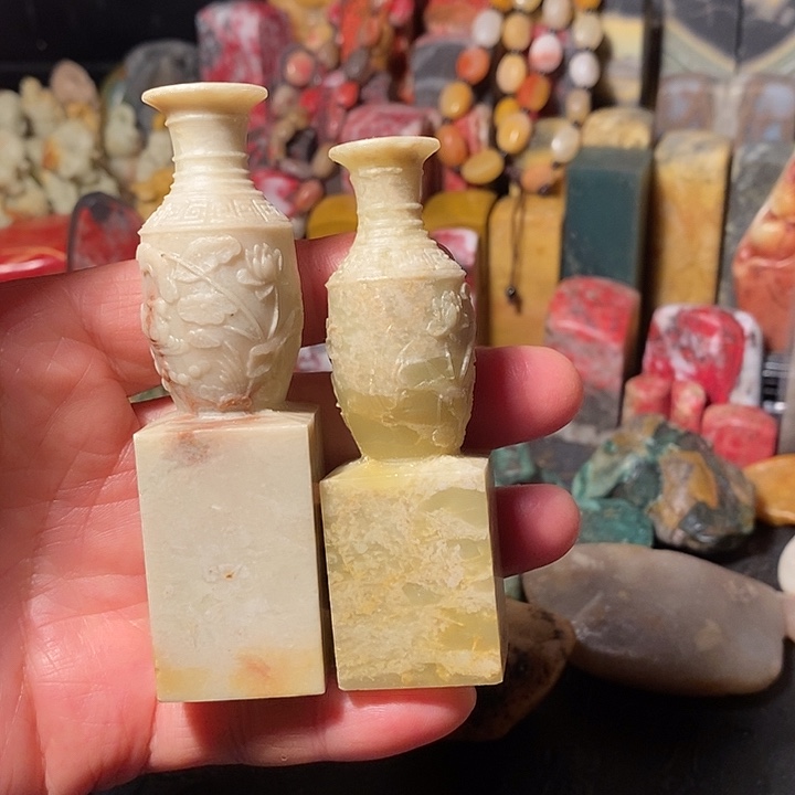 昌化鸡血石豆青冻