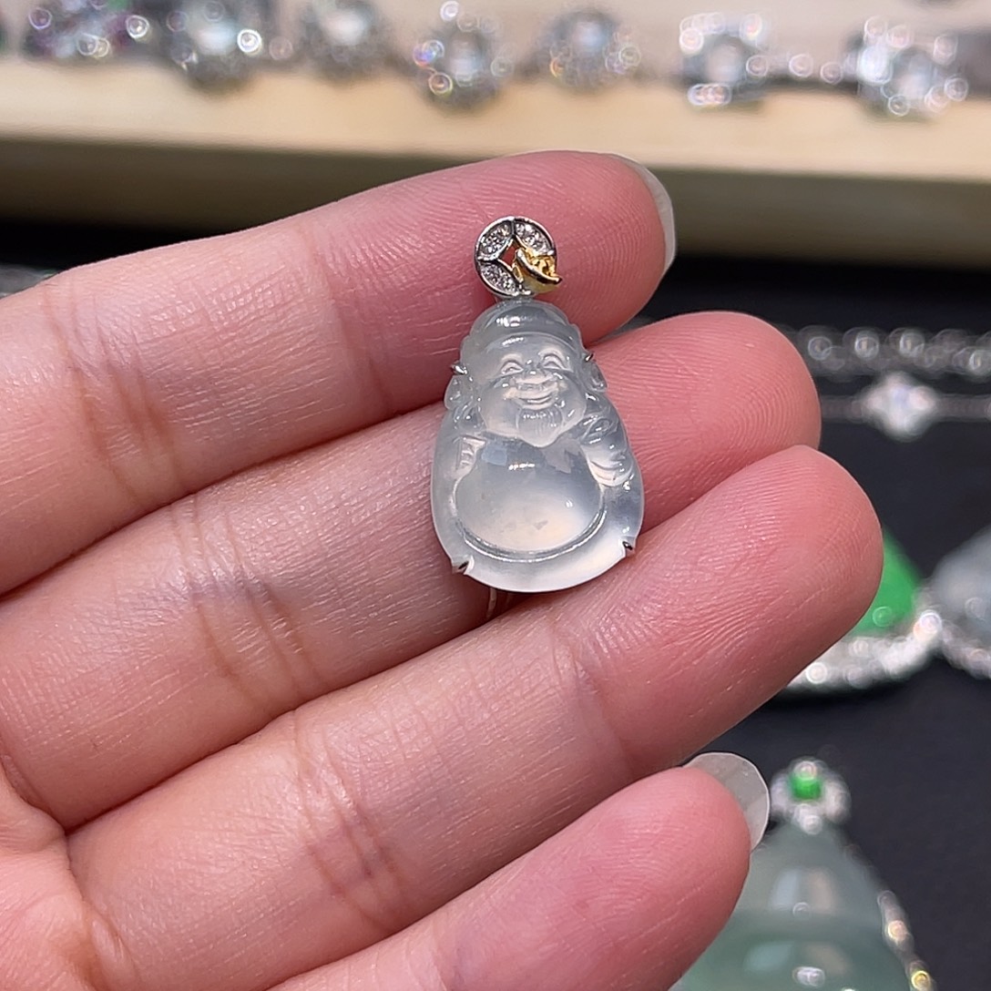 翡翠18K金镶嵌颈饰财神爷