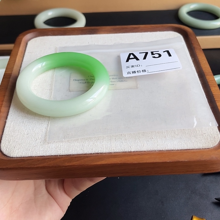 橘***子非金属时尚手镯751