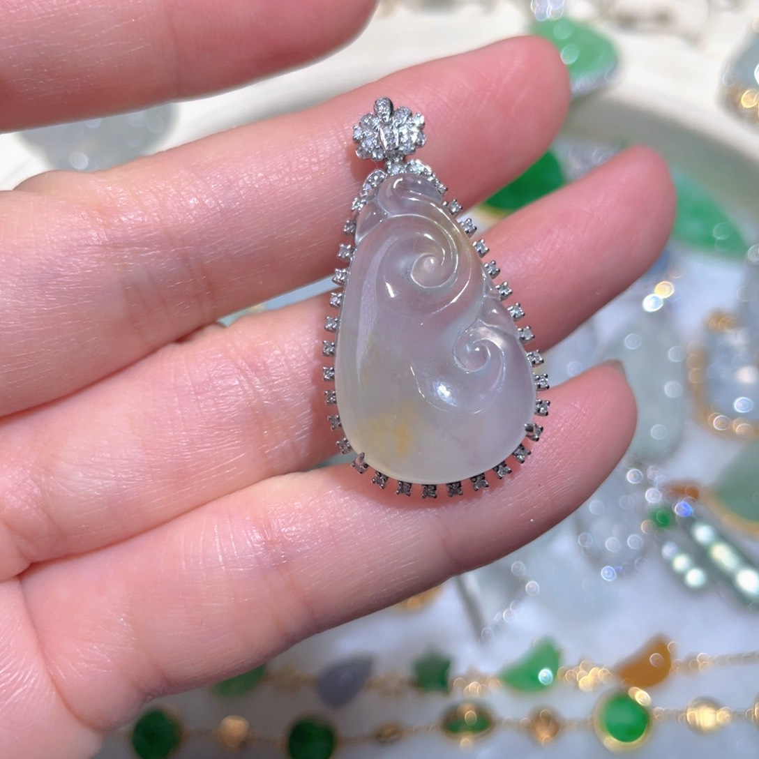 翡翠颈饰18K金镶嵌翡翠