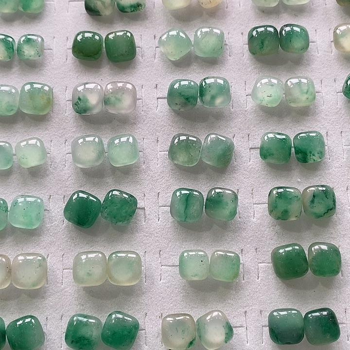 石英质玉（非洲翠）未镶嵌颈饰