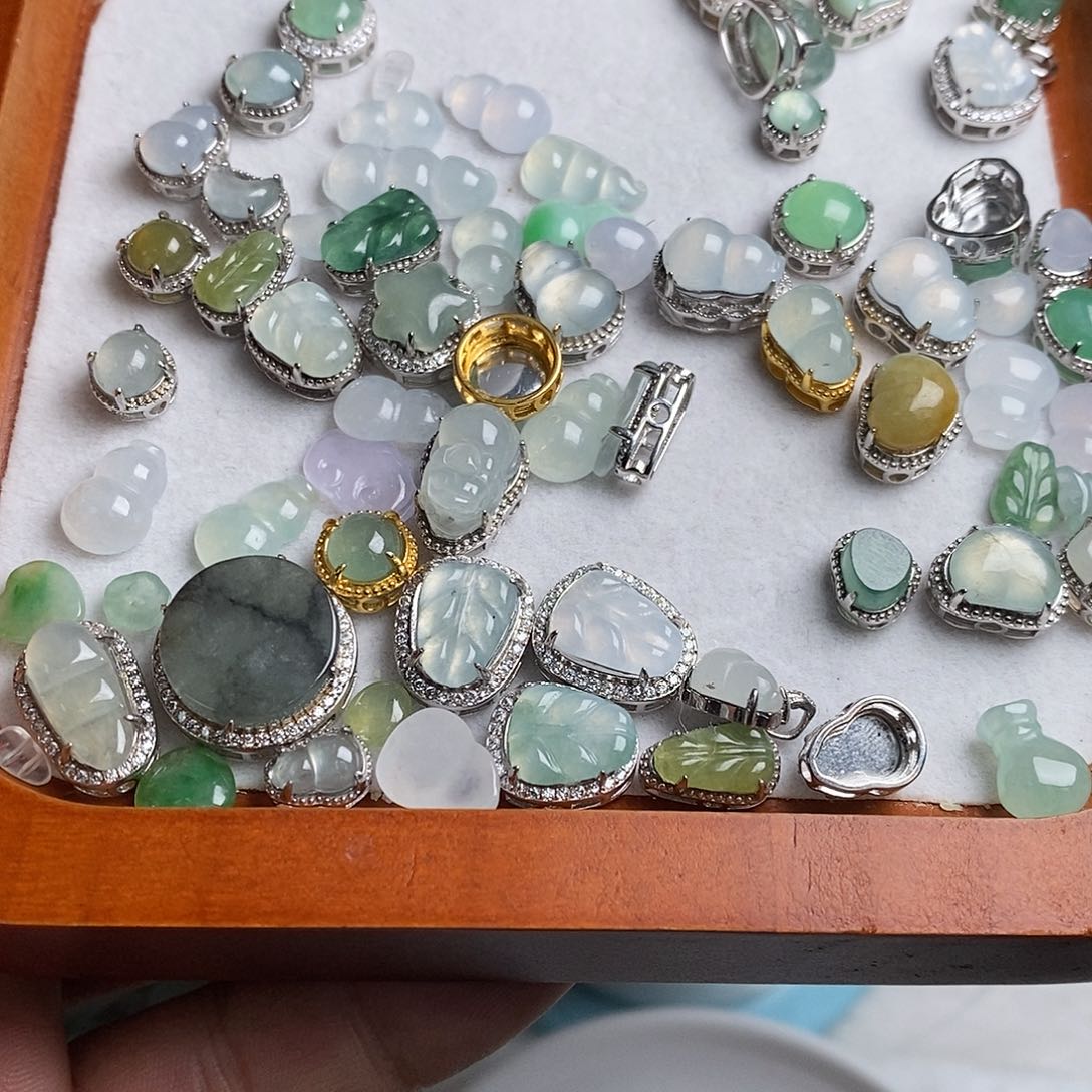 翡翠颈饰未镶嵌潘朵