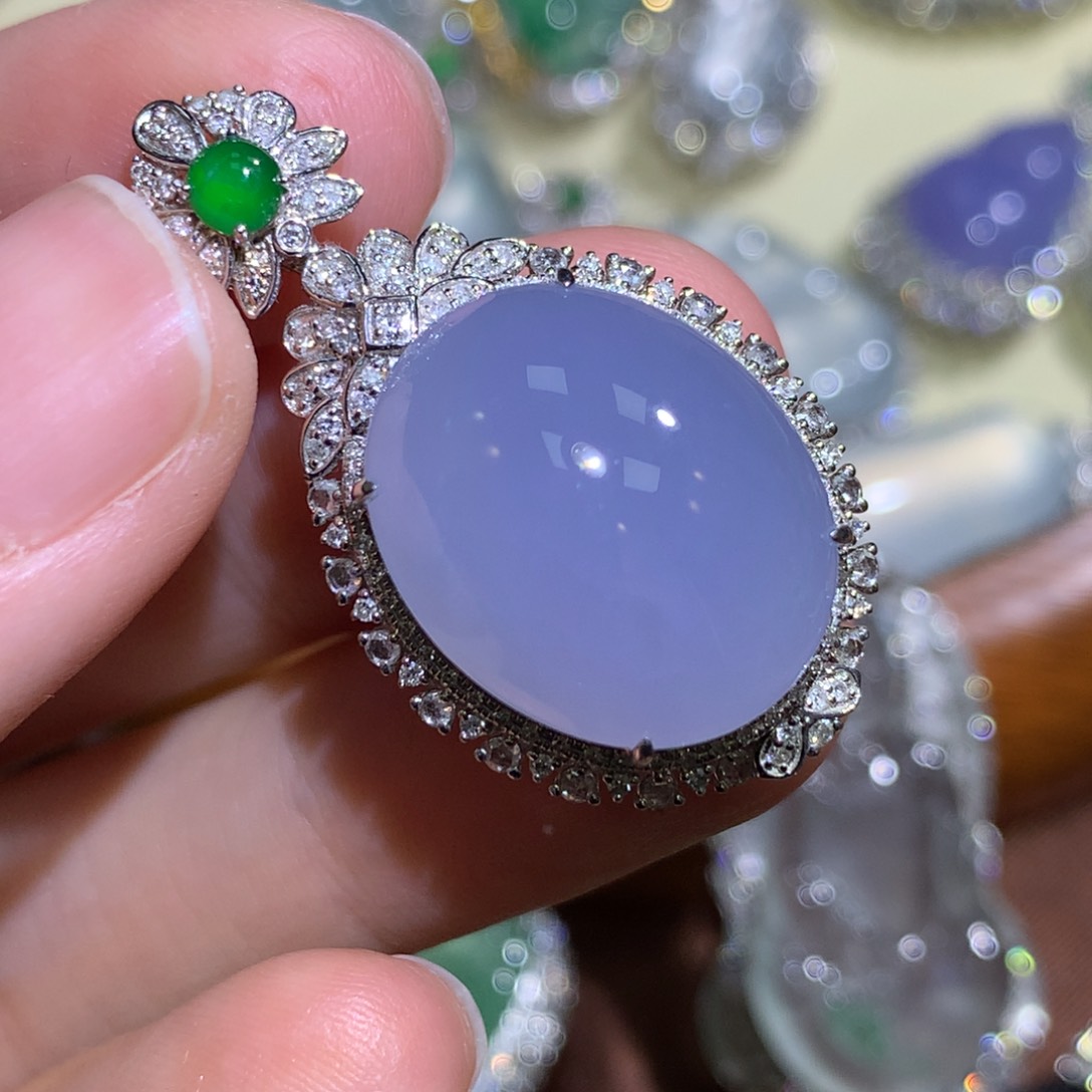 翡翠颈饰18K金镶嵌蛋面